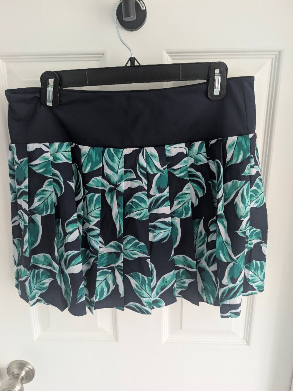 Tommy Bahama M active wear skirt